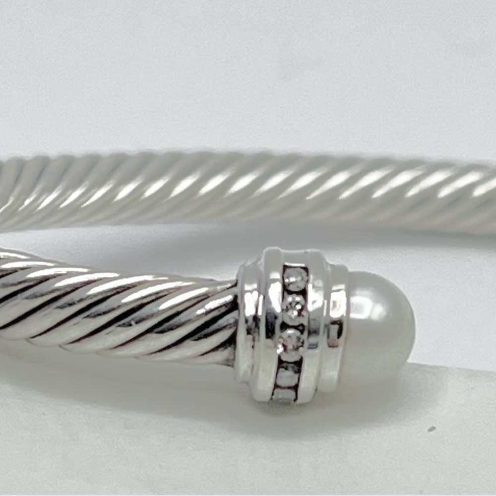 David Yurman Cable Classic Collection®
Bracelet with Pearl and Diamonds - Picture 4 of 11